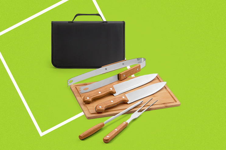 Conjunto de 5 peças para barbecue em madeira e aço inoxidável e uma tábua em bambu